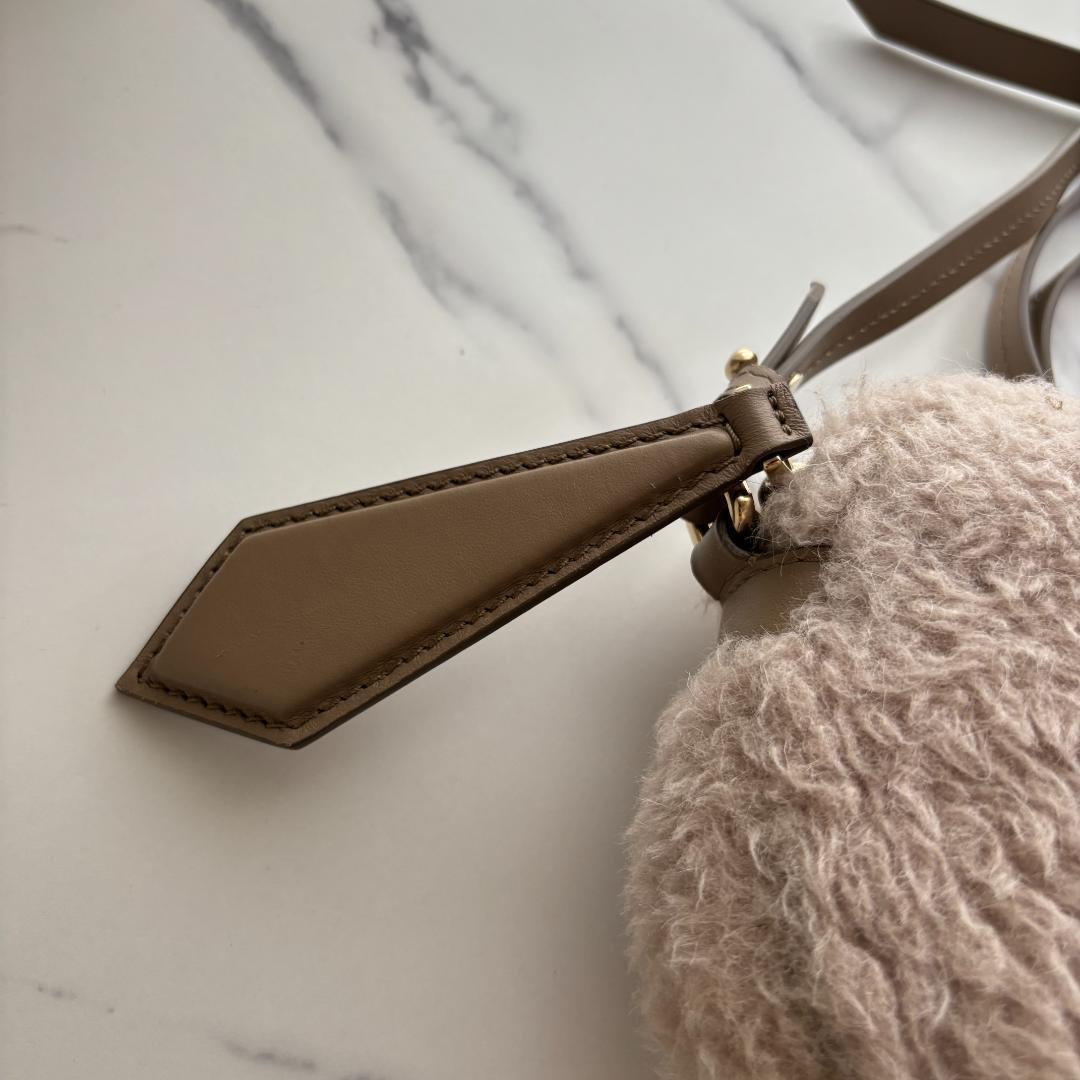 【美品】マックスマーラ テディベア ショルダーバッグ カメラバッグ ベージュ