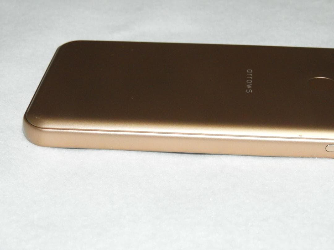 FCNT arrows We FCG01 au ゴールド SIMフリー