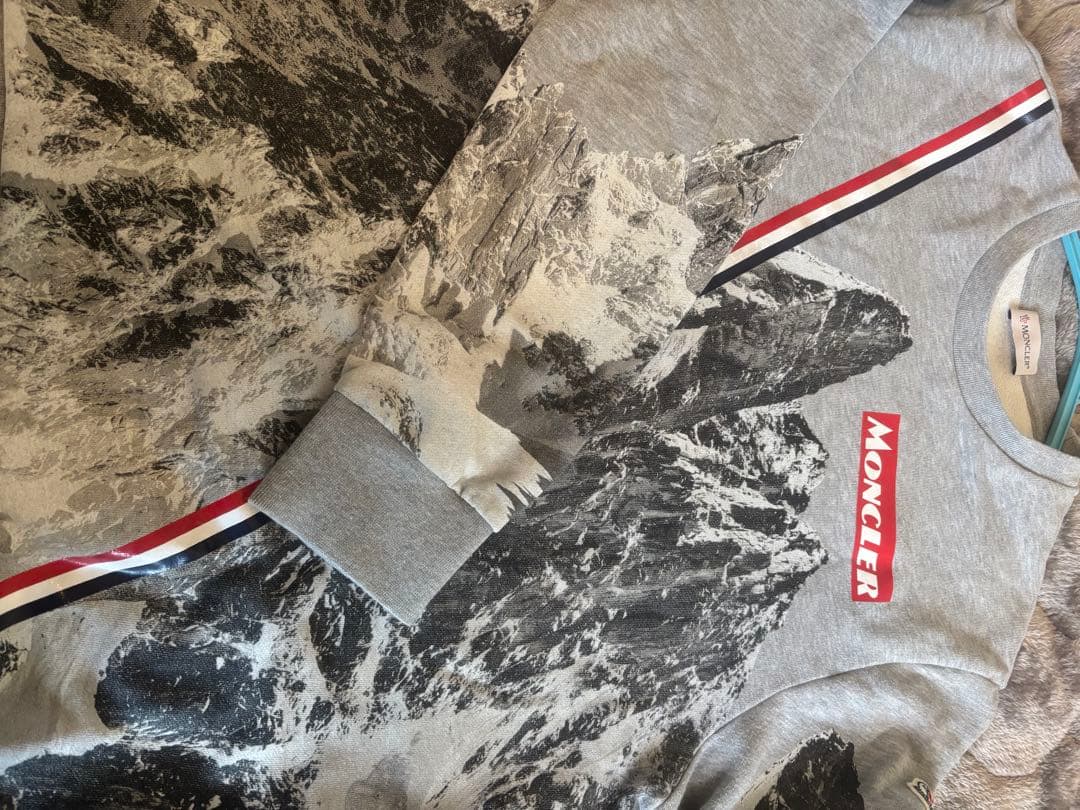 美品 MONCLER 雪山 スウェット サイズXL トリコロール 希少 袖ロゴ