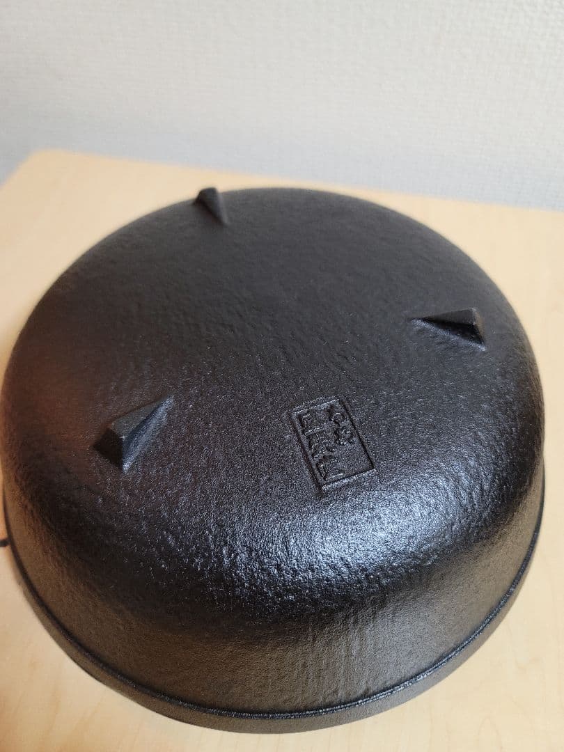 再々値下げしました 南部鉄鍋 つる付 24cm 木製スプーン・蓋付き