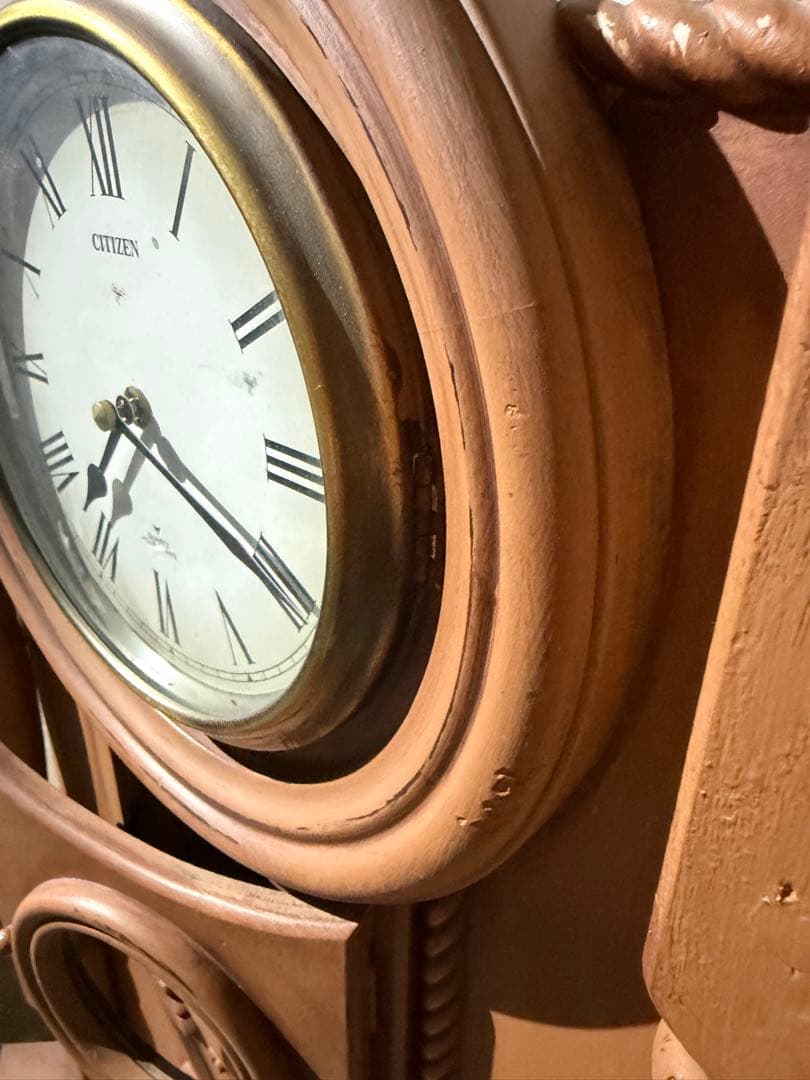 おとぎの国にあるような時計のオブジェ