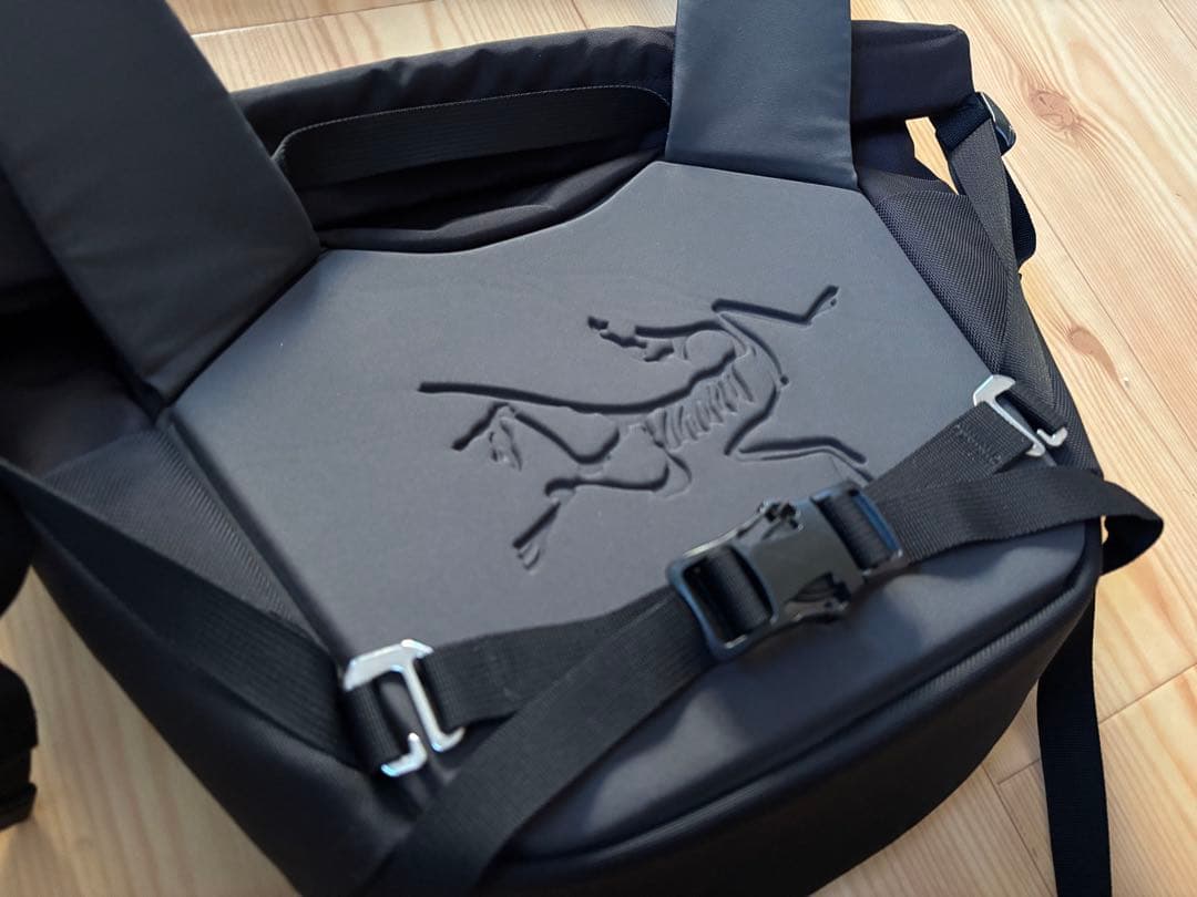 ARC’TERYX MISTRAL 8 ショルダーバッグ ブラック 廃盤