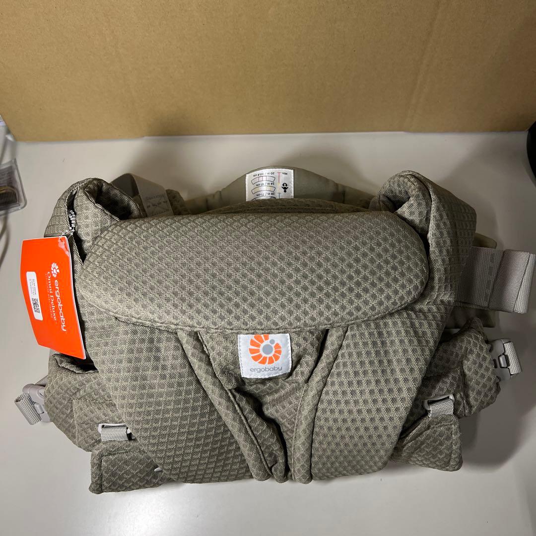 G709 新品　Ergobabyオムニデラックス ソフトオリーブ 抱っこ紐