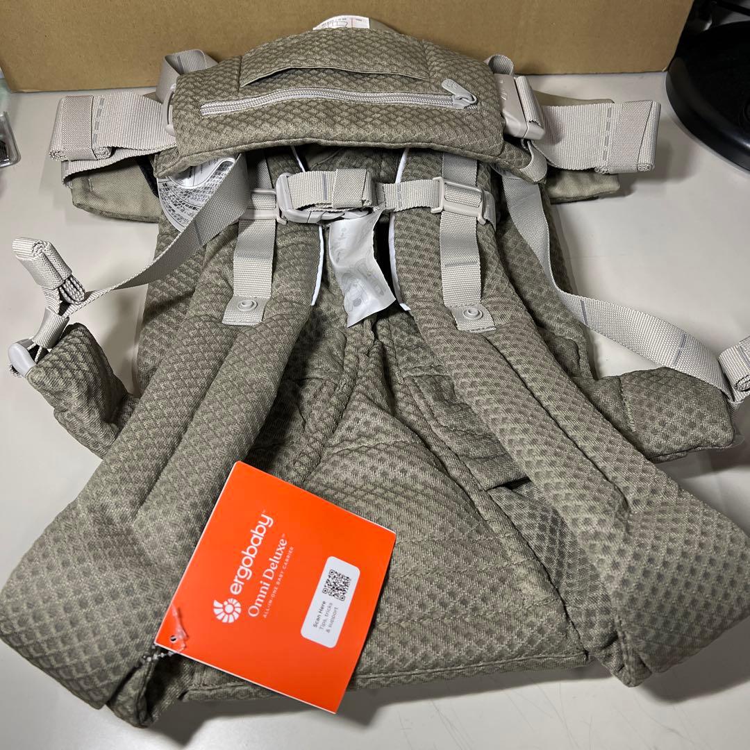 G709 新品　Ergobabyオムニデラックス ソフトオリーブ 抱っこ紐