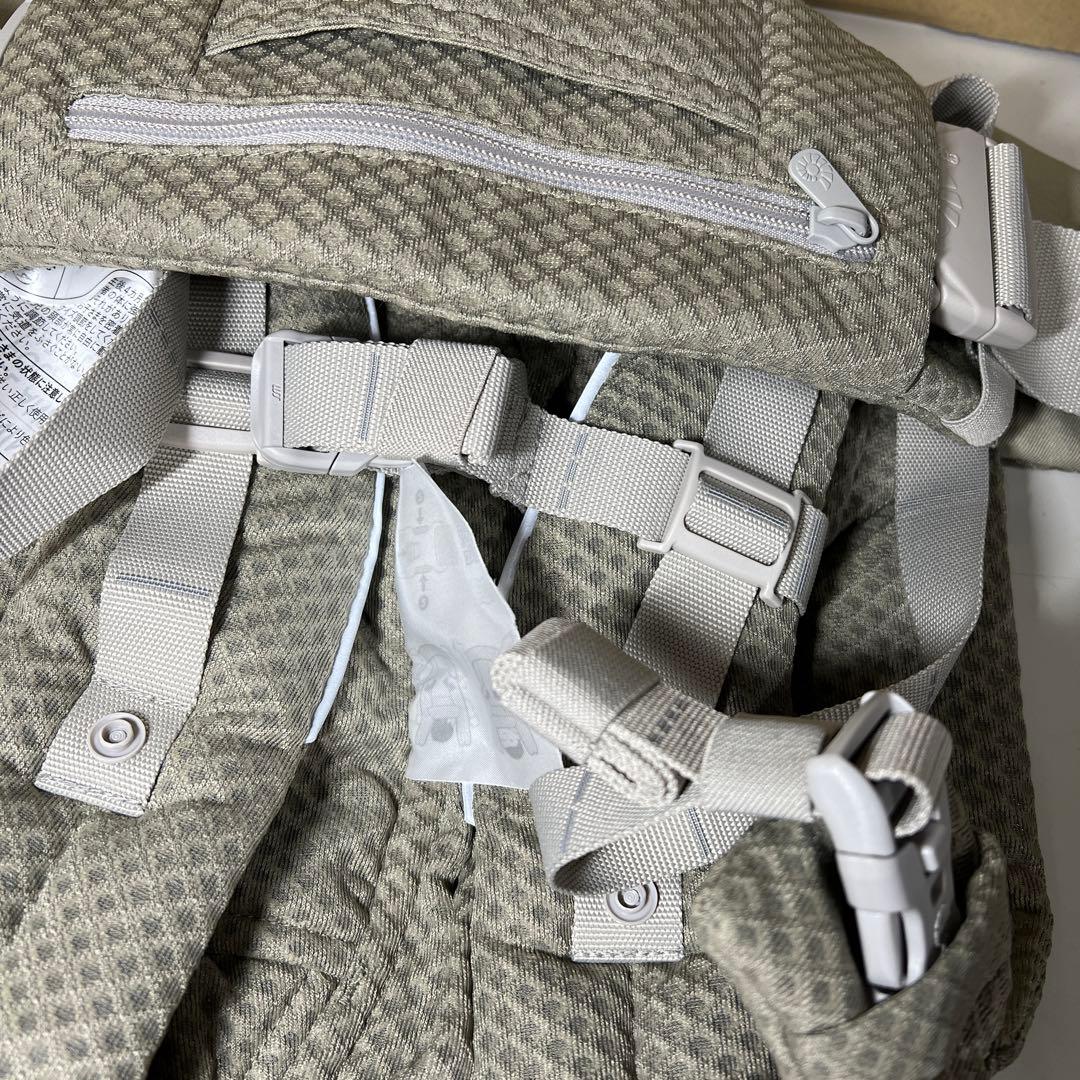 G709 新品　Ergobabyオムニデラックス ソフトオリーブ 抱っこ紐
