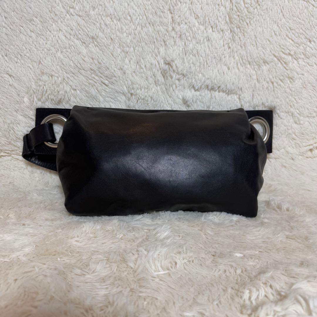 美品　kawa-kawa カワカワ　レザー　ボディバッグ　斜めがけ　肩掛け　金具