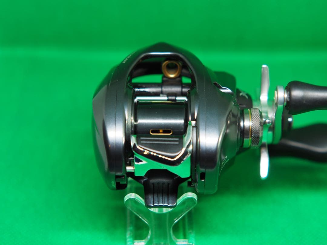 【日本製】 超美品 シマノ 15アルデバラン50 右ハンドル 自重135g