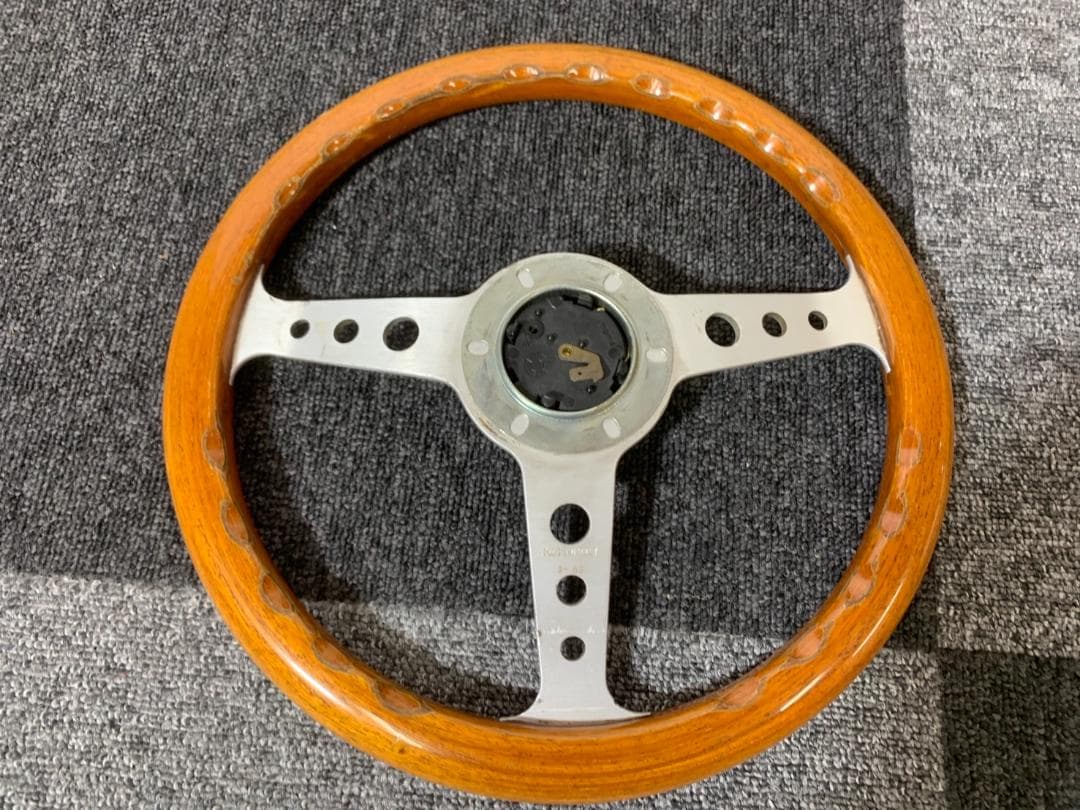 MOMO INDY ステアリングホイール（ウッド・クラシック） 直径32cm