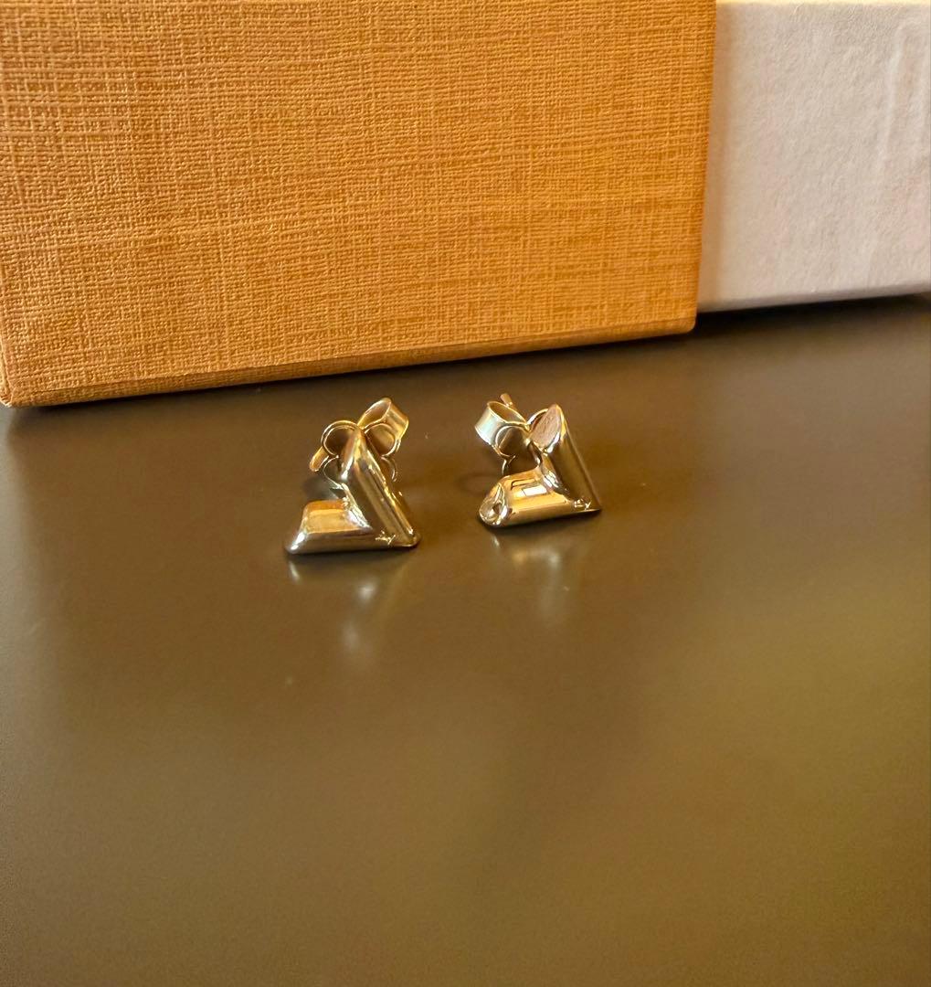 Louis Vuitton ピアス　エセンシャル V