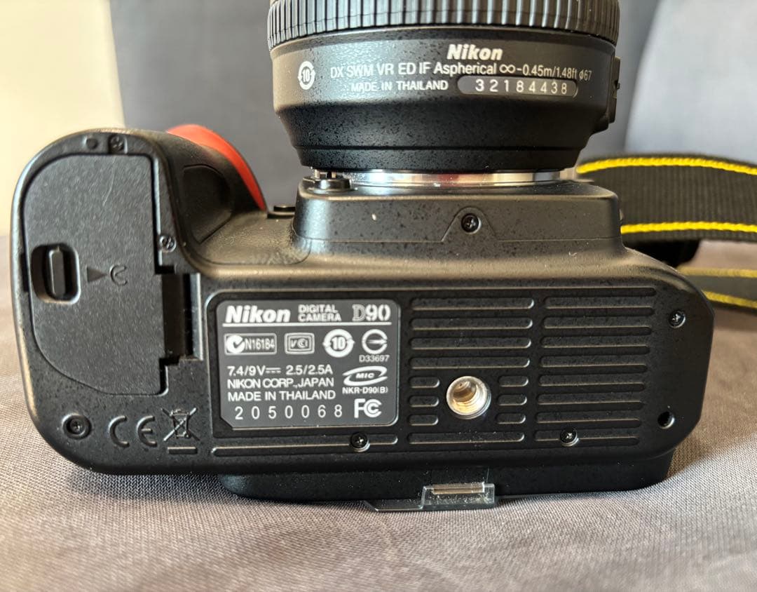 Nikon D90 デジタル一眼レフカメラ レンズ付き