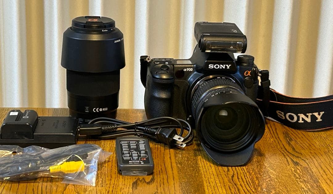 超美品SONY α900 デジタルカメラセット充実の付属品。純正アルミケース付き