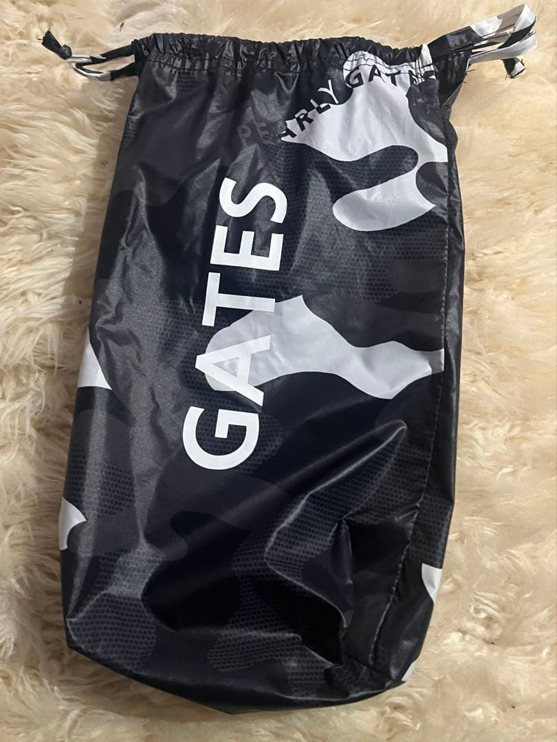 パーリーゲイツ　ダウンジャケットブラック・ホワイト迷彩柄　サイズ4