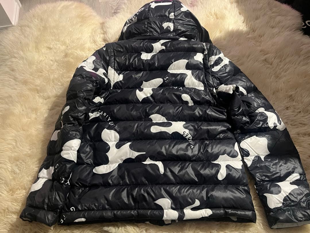 パーリーゲイツ　ダウンジャケットブラック・ホワイト迷彩柄　サイズ4