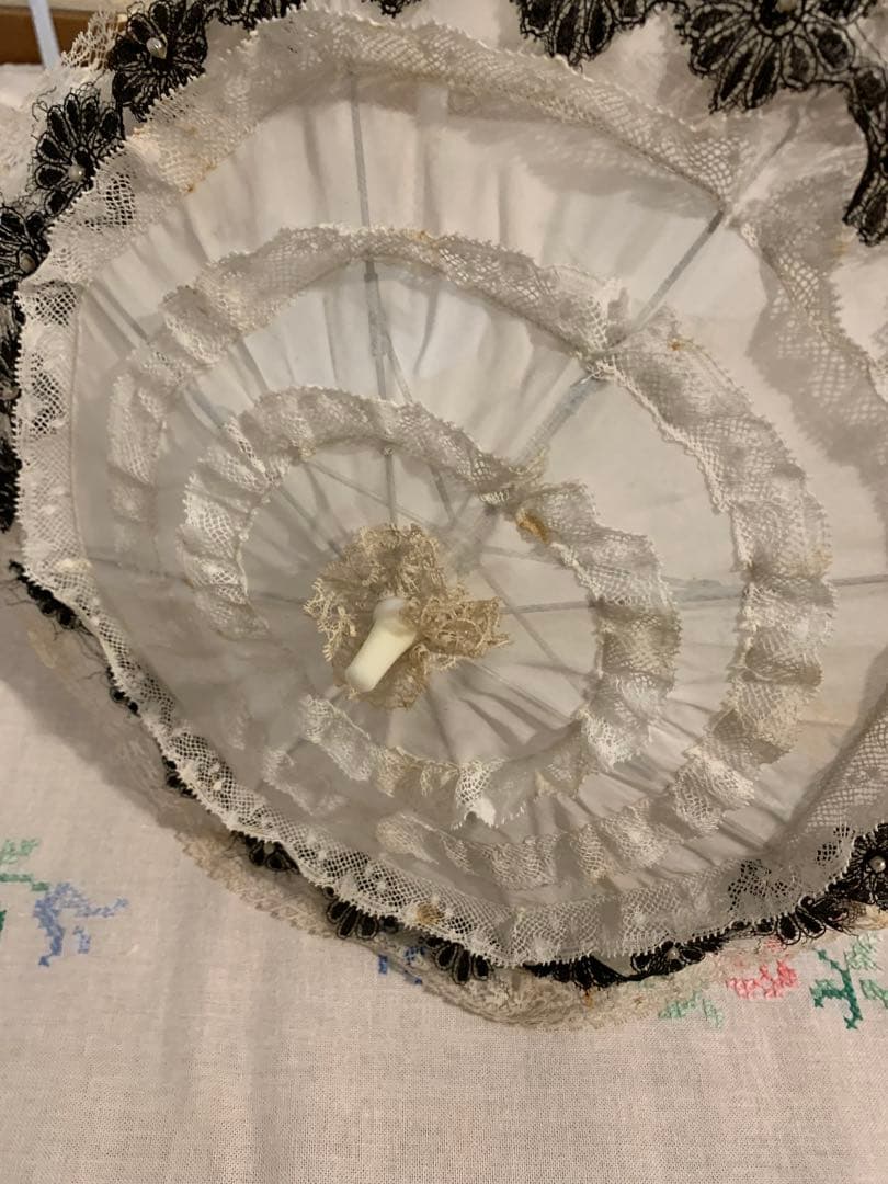 アンティークビスクドールスタンド３点とパラソルセット⑧