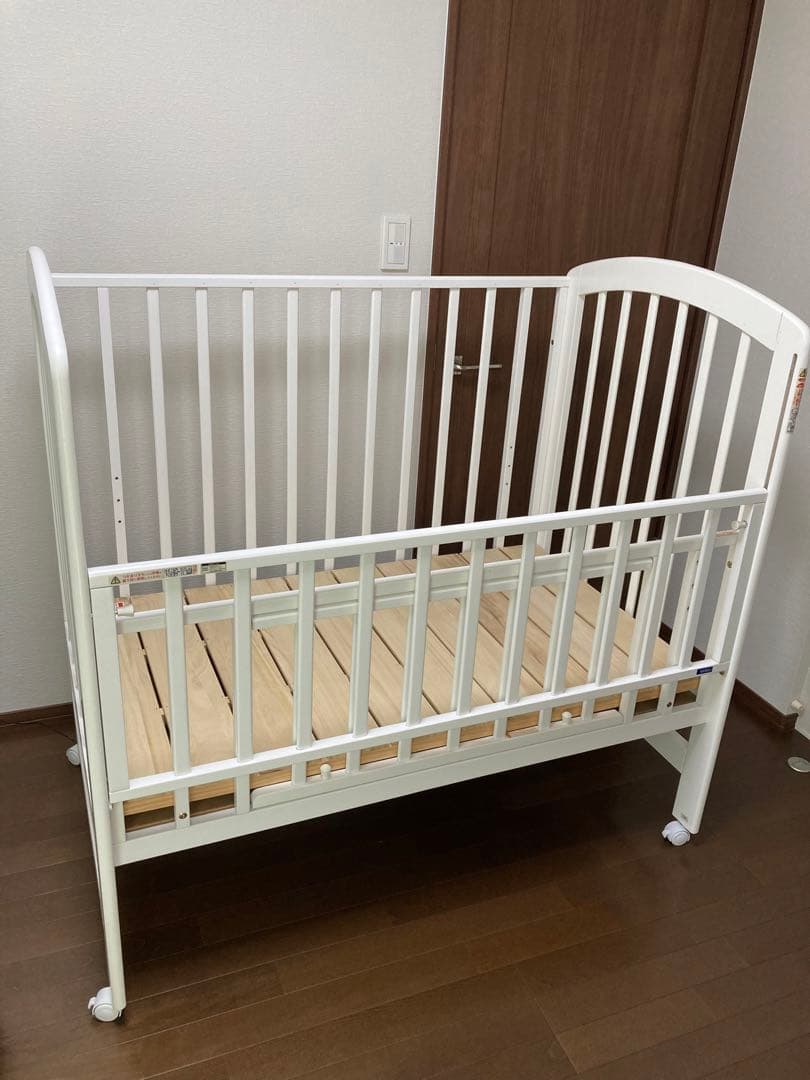 カトージベビーベッド　ハイタイプ