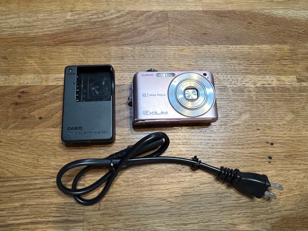 CASIO EXILIM コンパクトデジタルカメラ ex-z1050