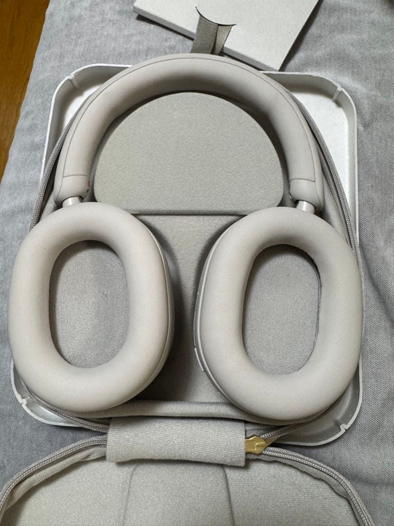 Sony WH-1000XM5　ホワイト ヘッドホン