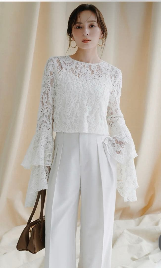 【新品・未使用】anuans ベロアレースボリュームスリーブラウス　ホワイト