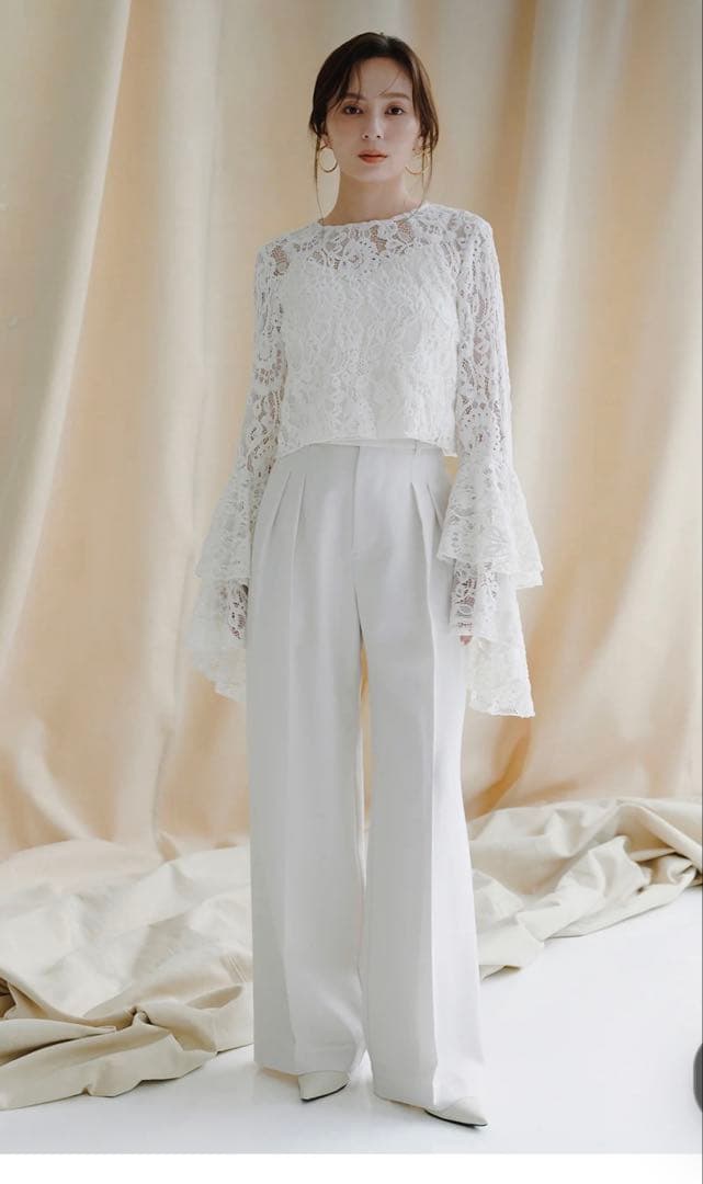 【新品・未使用】anuans ベロアレースボリュームスリーブラウス　ホワイト