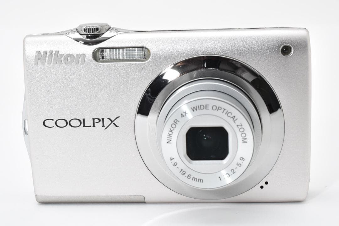 【お値下げ歓迎・美品】　Nikon COOLPIX S3000 シルバー