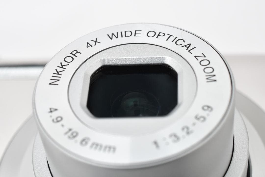 【お値下げ歓迎・美品】　Nikon COOLPIX S3000 シルバー