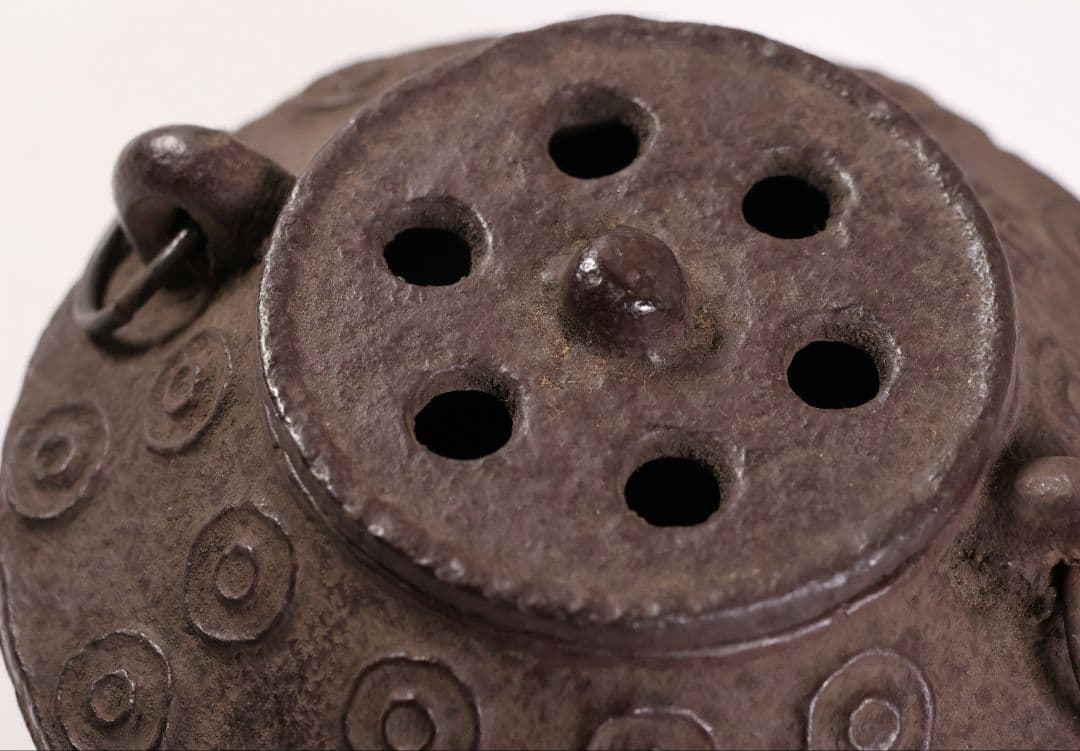 大國造 丸形香炉 三足 耳付 鉄製 共箱 香爐 時代【MB25】