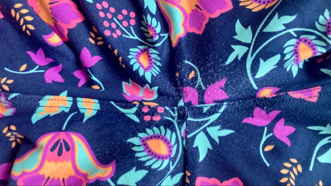 Linda Worksセットアップ ジャイプール（トップスP、レギンスM）