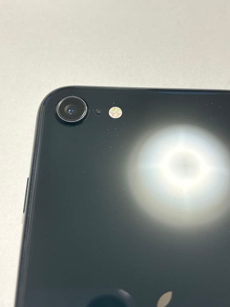 【美品】iPhoneSE（第二世代）ブラック 64GB SIMフリー