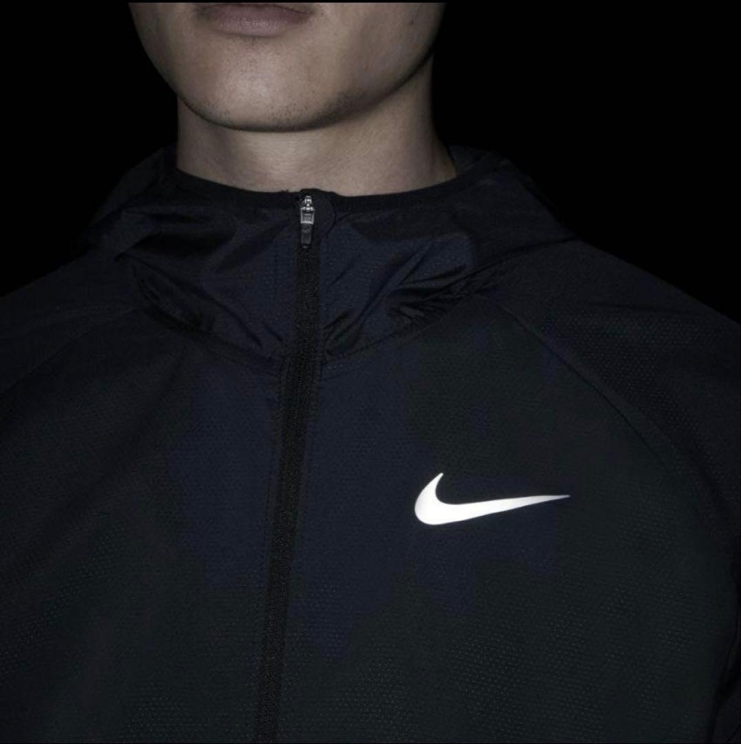 L ☆新品☆ ナイキ　エッセンシャル フーデッド 軽量薄手ランニングジャケット