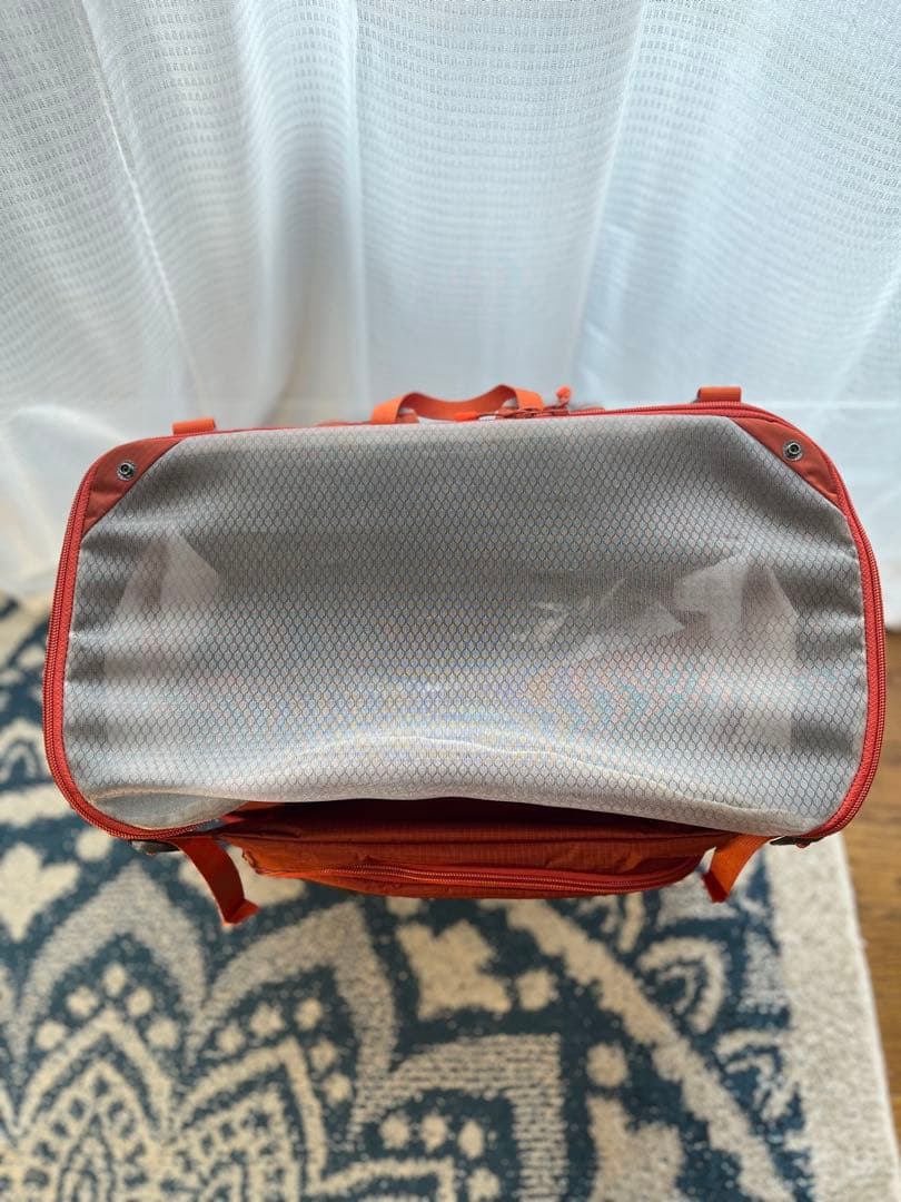 最新型 ドッグキャリングパックL モンベル　ペットリュック