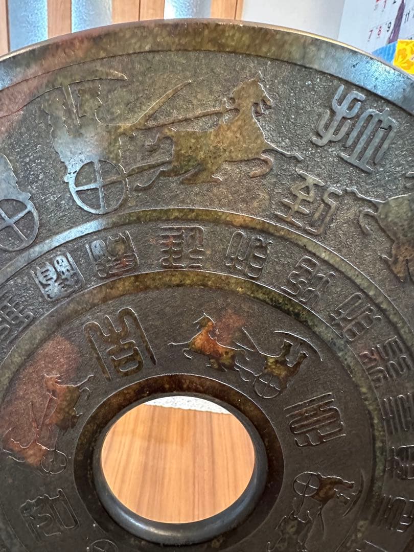 V-624 天然玉石　古玉　老玉　玉壁　大型　馬拉車の図案　置物　風水　お守り