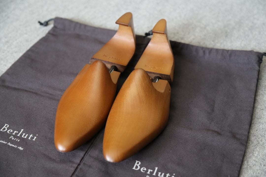 Berlutiメダリオン レースアップシューズ ブラウン ドレスシューズ