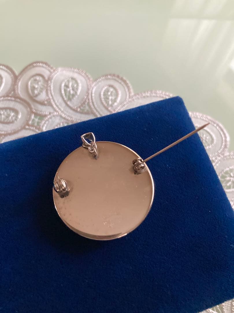 俊兼　トシカネ　としかね 有田焼　花　薔薇　金彩　ブローチ　ペンダントトップ