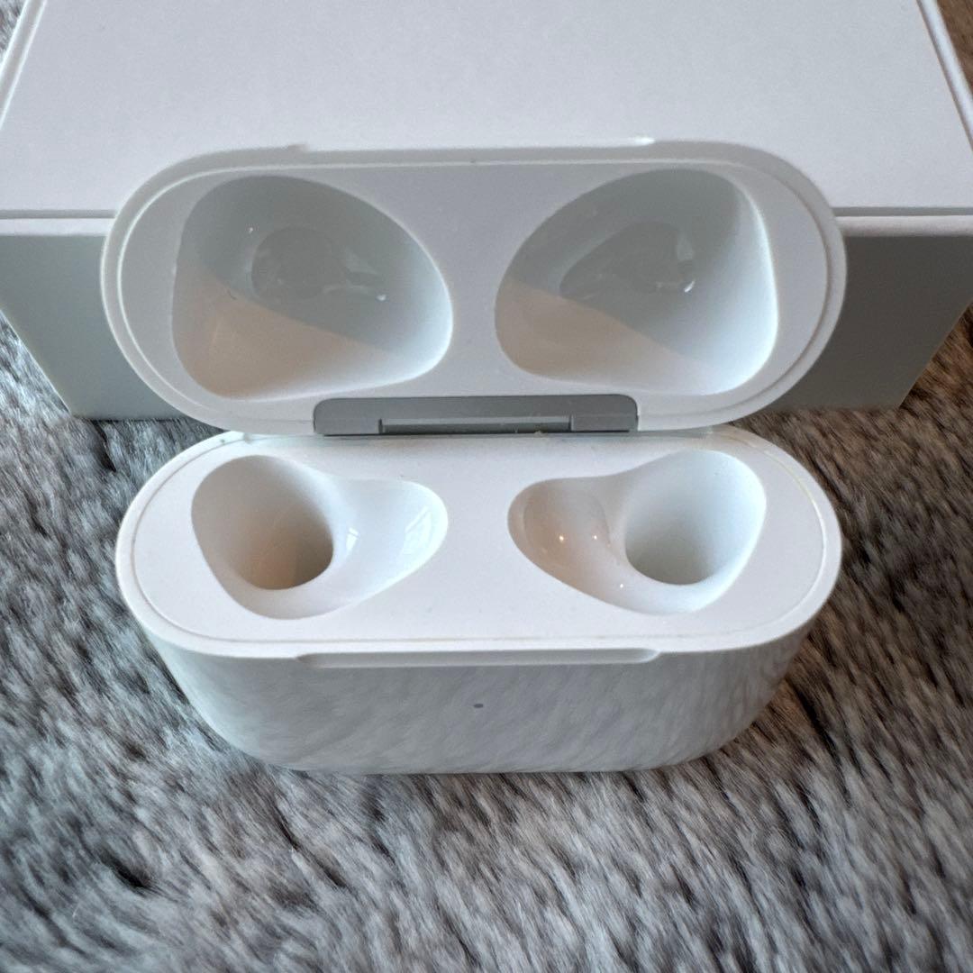 AirPods3充電ケース付き・両耳・箱あり・動作確認済み・充電コードのみ未使用
