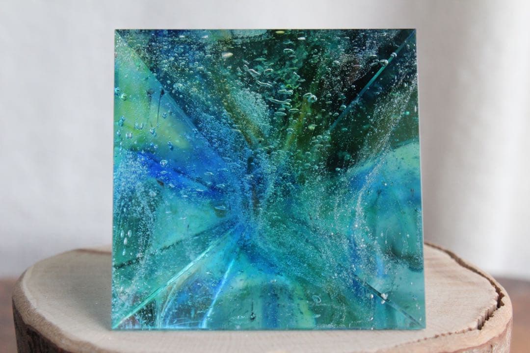 シエラネバダ産アンダラクリスタル　ピラミッド　マルチカラー　ブルー系