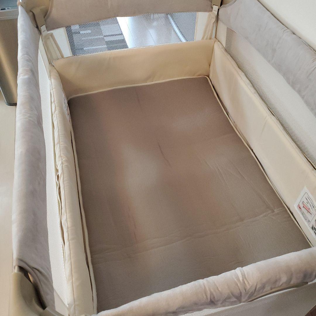 美品 Aprica ココネルエアー プラス AB ベビーベッド ホワイトベージュ