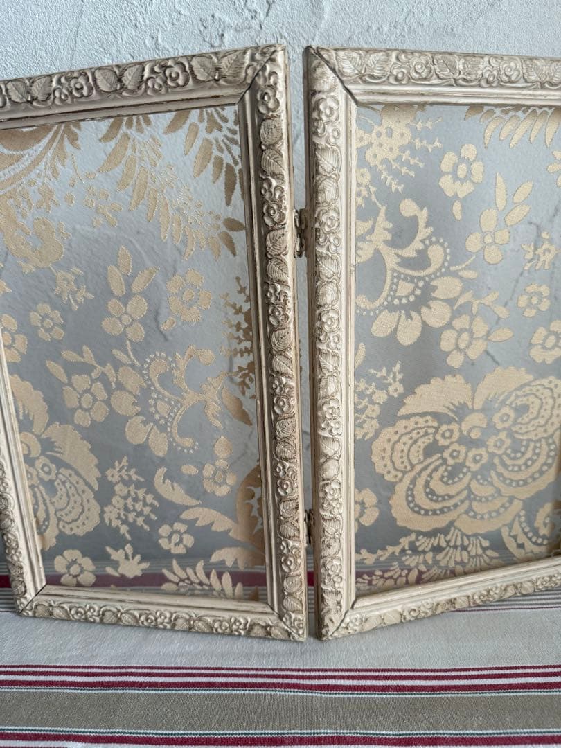 フランスアンティーク　二つ折りフレーム レース花柄