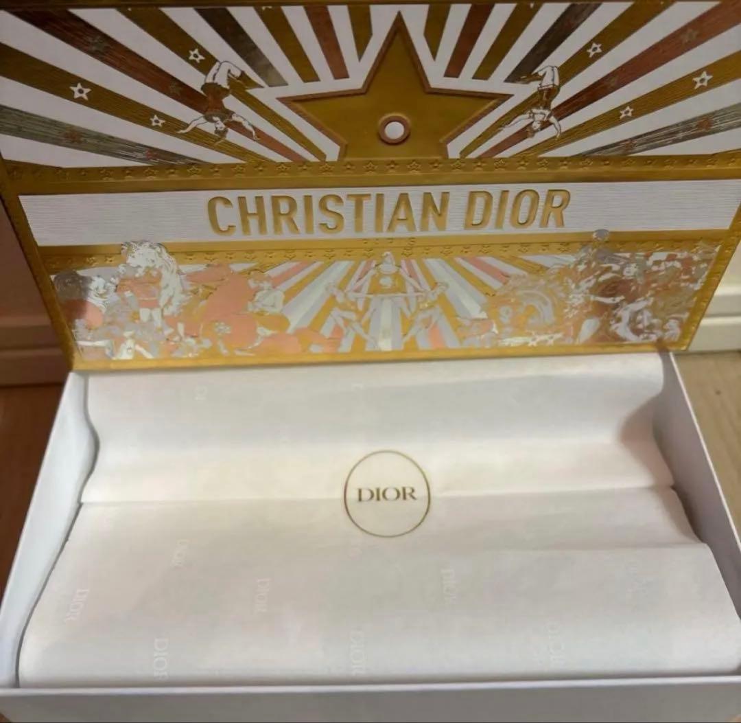 未開封DIORホリデーオファー ギフトボックス、サンプル2点付き