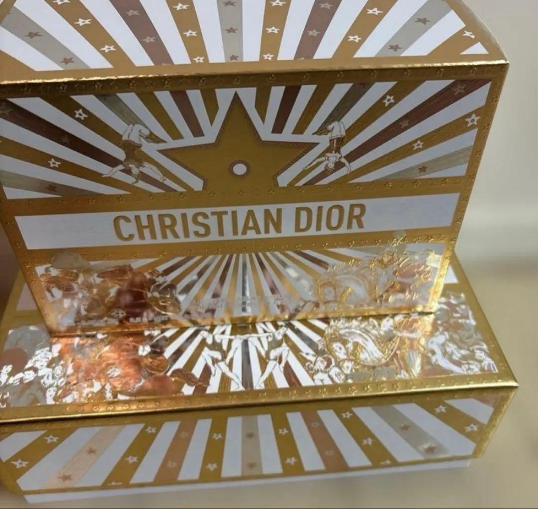 未開封DIORホリデーオファー ギフトボックス、サンプル2点付き