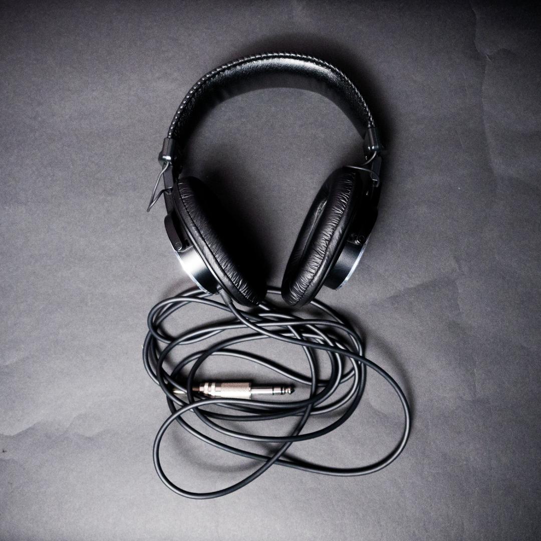 【美品】SONY スタジオモニターヘッドホン 黒 MDR-CD900ST