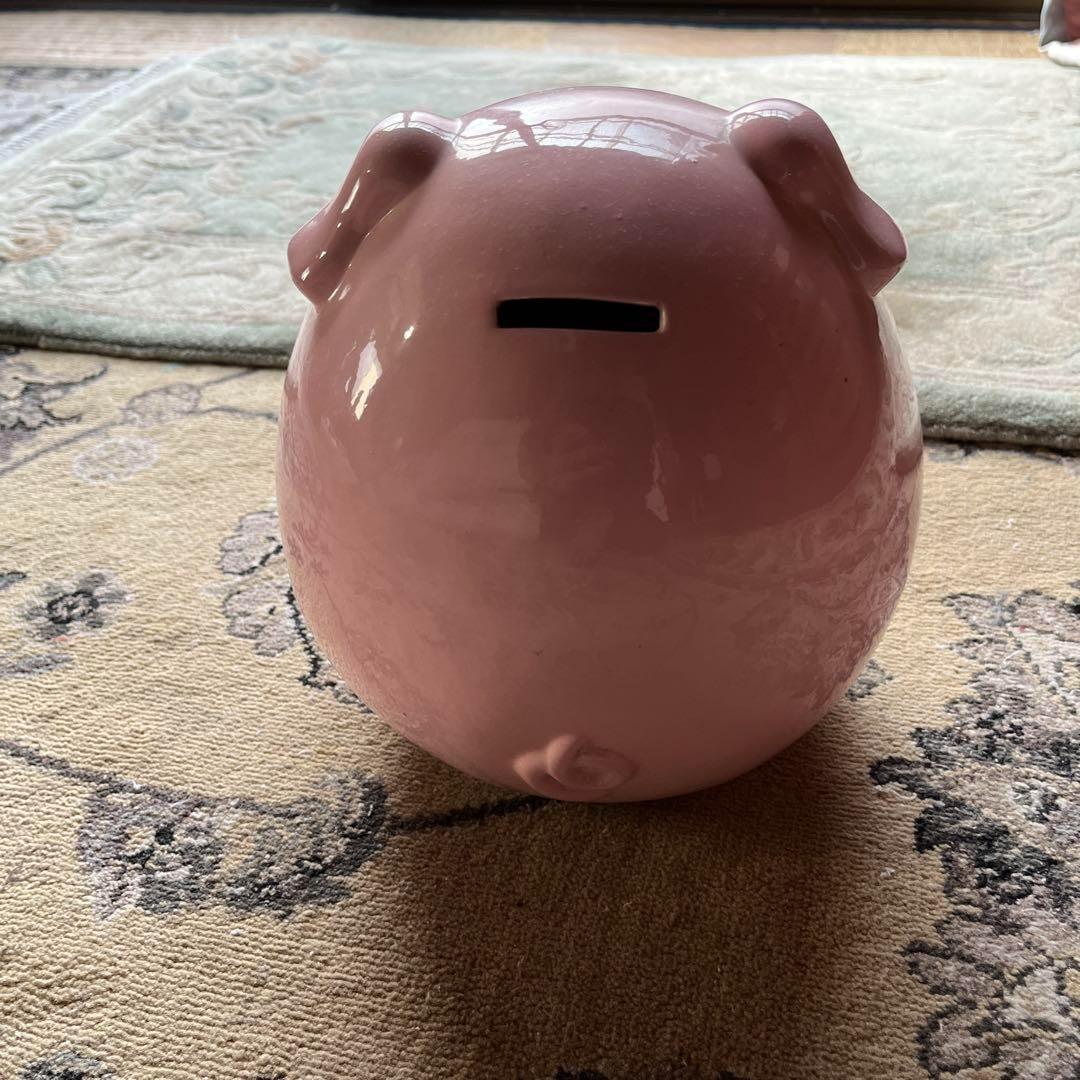 ピンクの豚型貯金箱