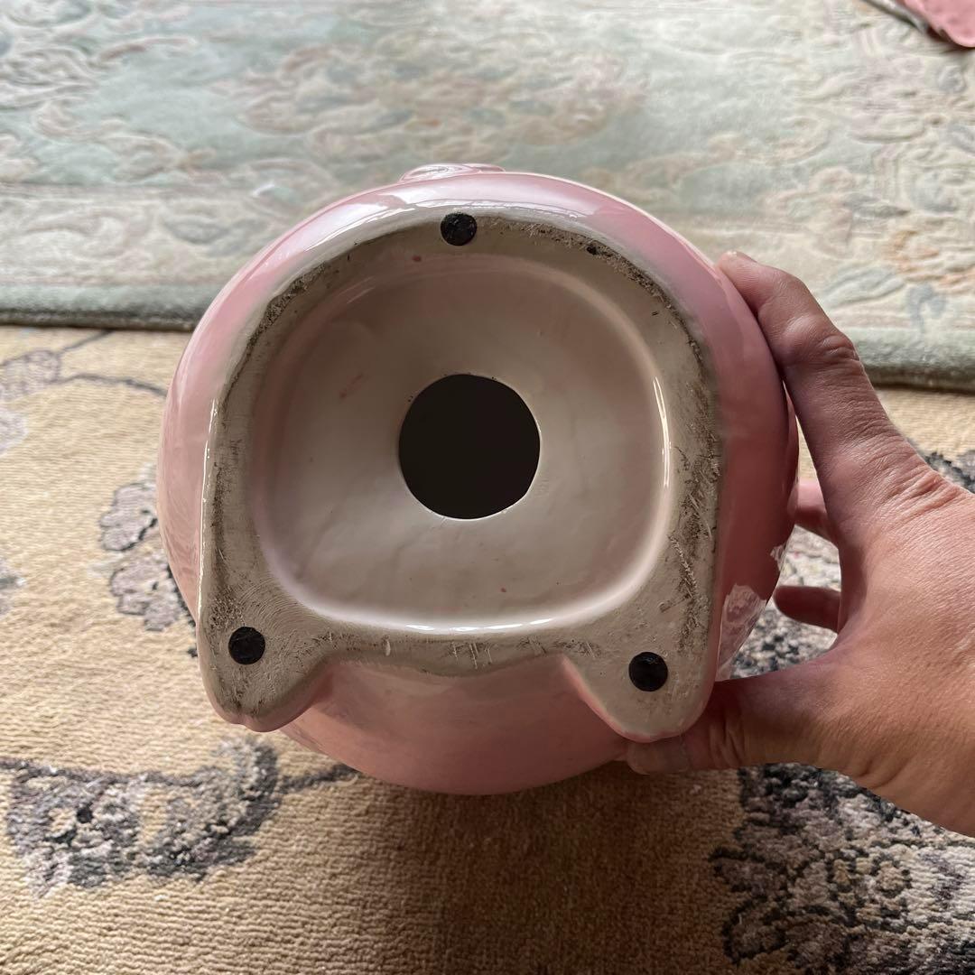 ピンクの豚型貯金箱