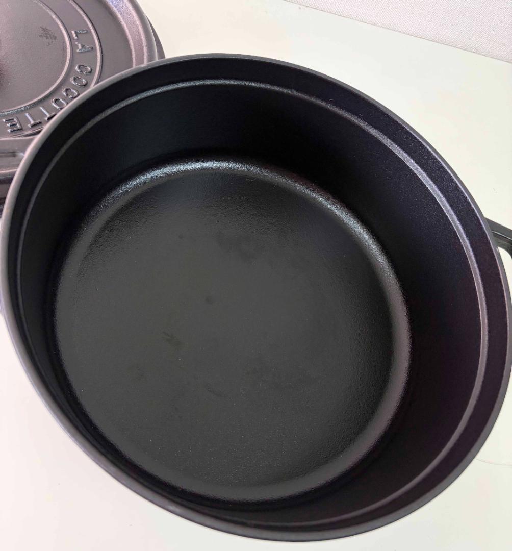 美品 ★ Staub ストウブ シャロー ココット 26cm ブラック ミトン付