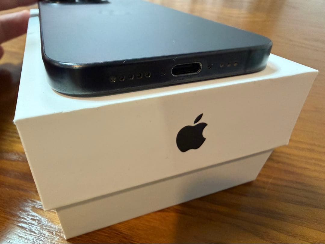 値下げ【美品】iPhone 15 Pro 128GB SIMフリー 本体