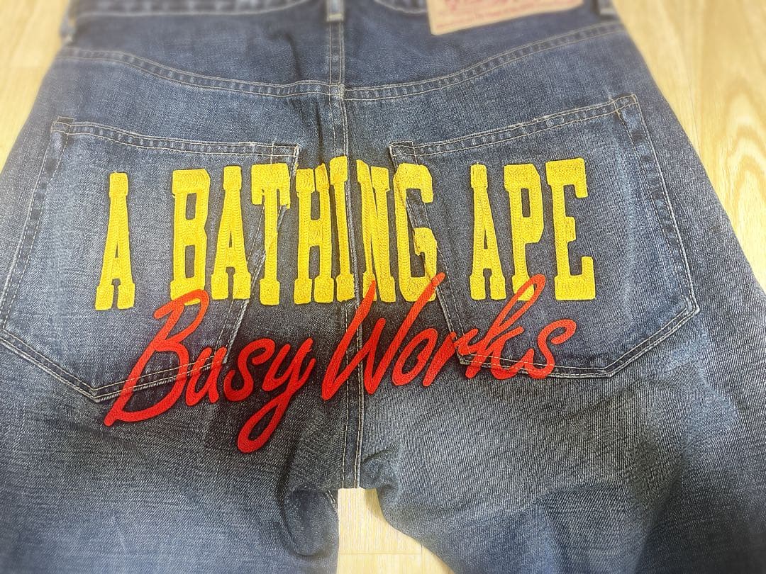 A BATHING APE バック刺繍デニムパンツ