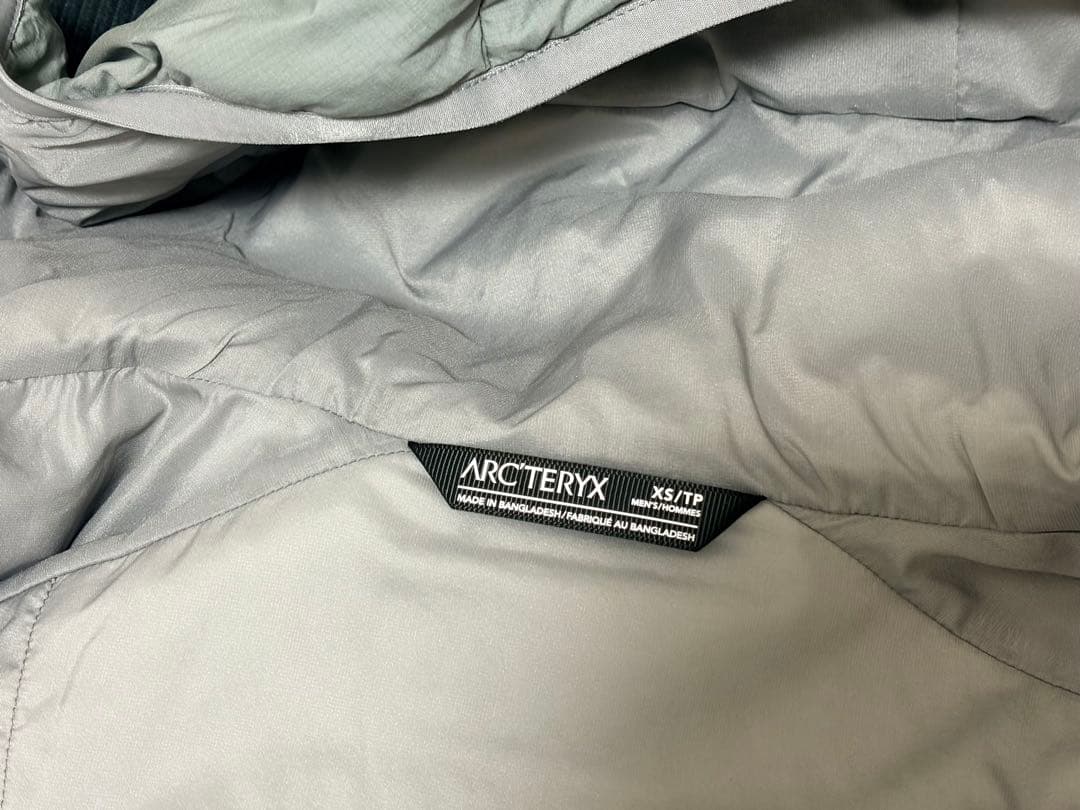 美品　ARC'TERYX　アークテリクス　ATOM LT HOODY　希少カラー