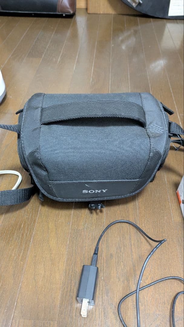 HDR-CX680　SONY HDYCAM グレー　三脚、バック付き　ほぼ新品