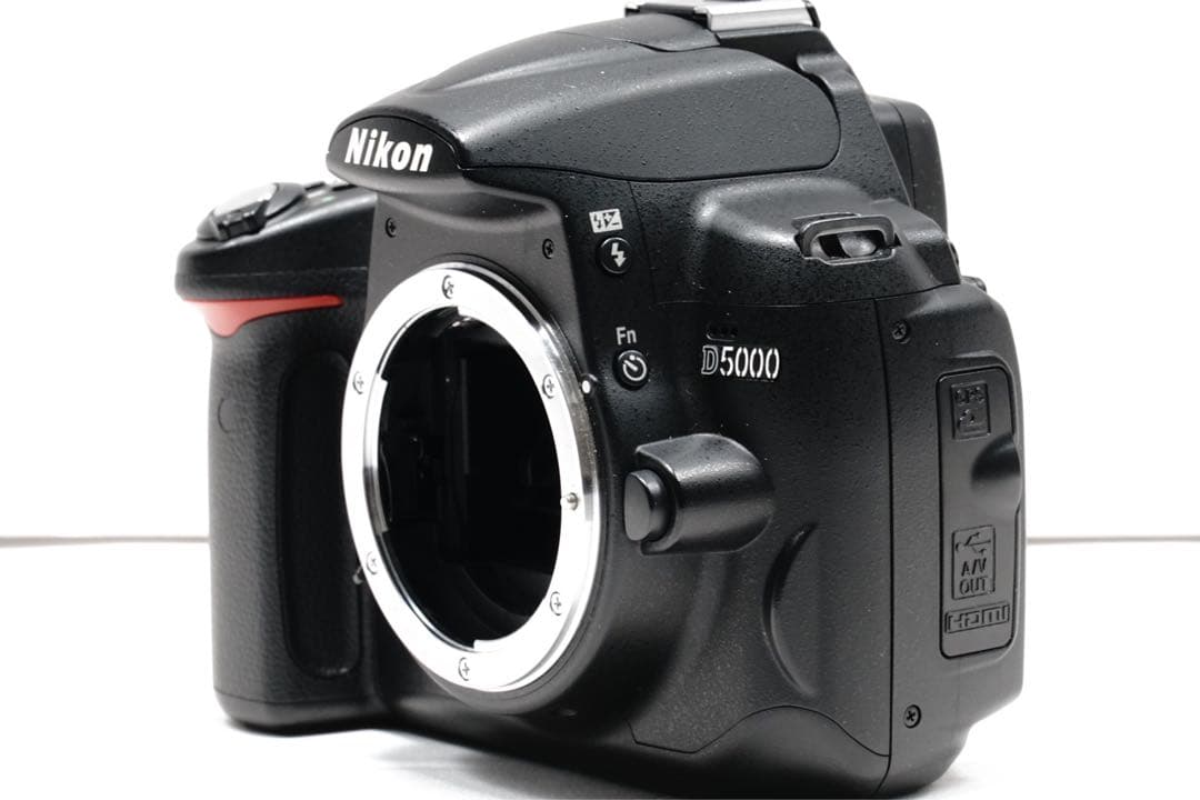 【美品】Nikon D5000 完動品 一眼レフ スマホ転送 手ぶれ補正