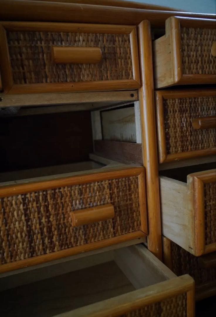 ヴィンテージ　横長のラタンチェスト