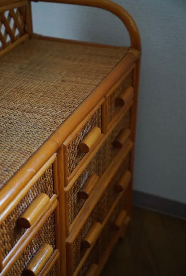 ヴィンテージ　横長のラタンチェスト